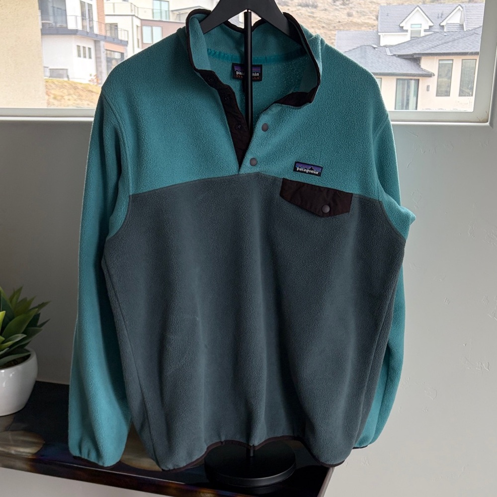 Patagonia Teal and Charcoal Fleece Jacket
